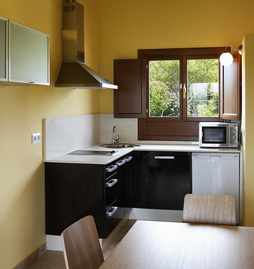 Apartamentos El Guindal Тапия-де-Касарьего Экстерьер фото