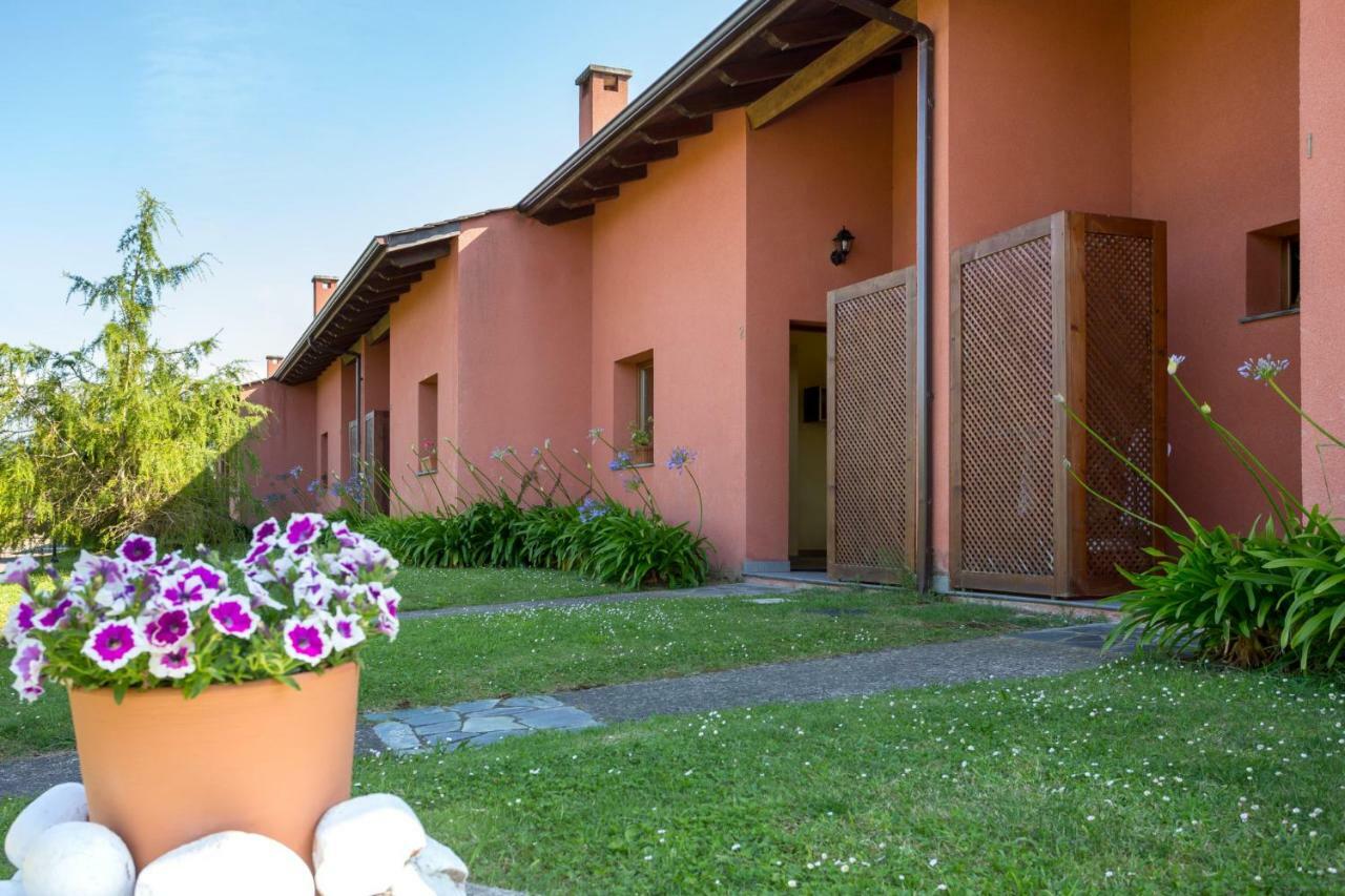 Apartamentos El Guindal Тапия-де-Касарьего Экстерьер фото